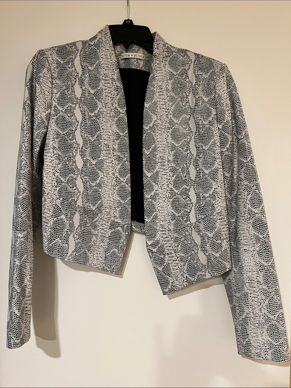 Alice + Olivia Harvey Jacket Black & White Snake-Print Cropped Blazer
